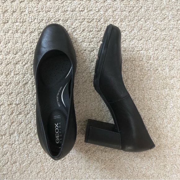 Mid Heel Leather Pumps - Picture 3 of 7